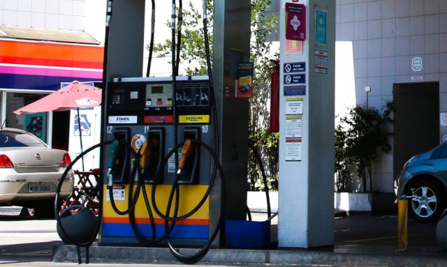 A diretoria da Petrobras teria aprovado um reajuste no preço do diesel e da gasolina