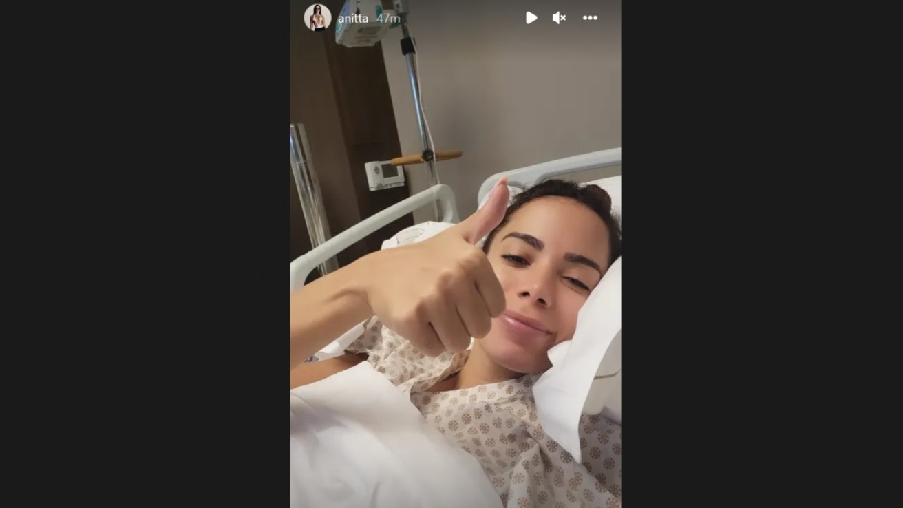 Anitta disse que está bem e passará por uma cirurgia