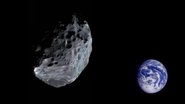 A primeira rocha espacial, apelidada CZ31 2016, passará por volta das zero horas deste sábado a uma velocidade de 55,618 km/h, de acordo com a NASA.