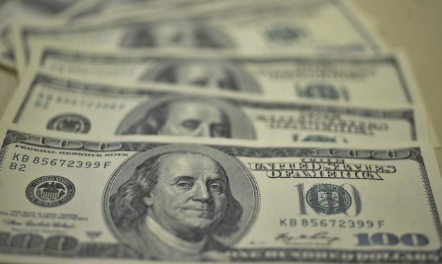 Dólar encerrou a sessão desta segunda-feira, 18, em alta, na casa de R$ 5,42