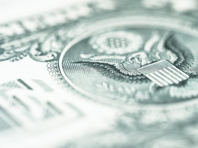 Dólar perde força em meio Ptax, PCE dos EUA e dados locais