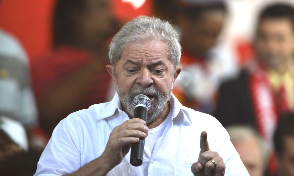 Lula perdeu liderança no DF para Bolsonaro