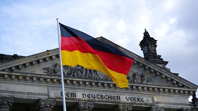 Alemanha registra 1º déficit na balança comercial em 30 anos