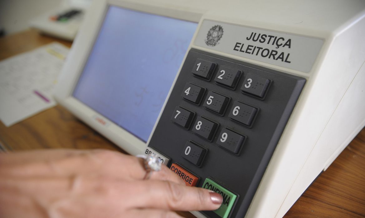 Parcela de votos brancos e nulos é cada vez maior nas eleições brasileiras