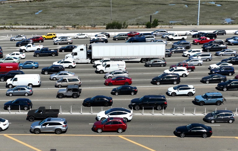 A Califórnia deve aprovar esta semana um projeto normativo para proibir a venda de novos carros movidos a gasolina e diesel no estado até 2035 - GETTY IMAGES NORTH AMERICA/AFP