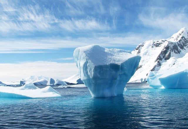 O ritmo do aumento da temperatura em torno do Pólo Norte nas últimas décadas foi quatro vezes maior do que no resto do planeta