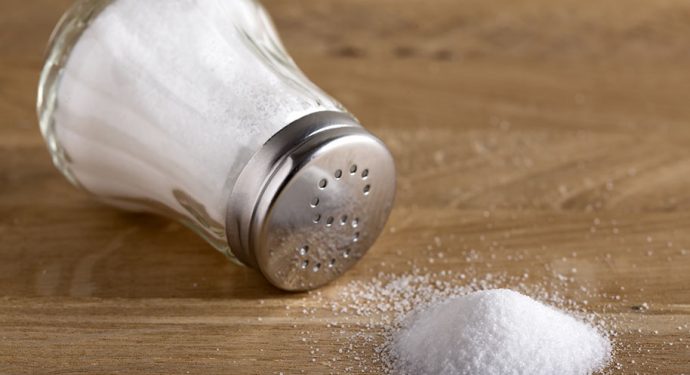 Os pesquisadores acompanharam os participantes cerca de nove anos depois e descobriram que quanto mais sal adicionavam, maior a chance de morte precoce.