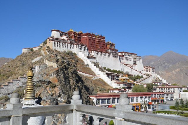 Região do Tibete enfrenta raro surto de Covid e novas restrições são impostas