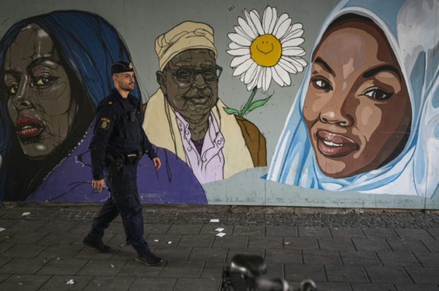 Tiroteios entre gangues pesam nas eleições de uma "Suécia diferente"