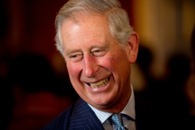 Um rei idoso e pouco apreciado, um desafio para a monarquia britânica