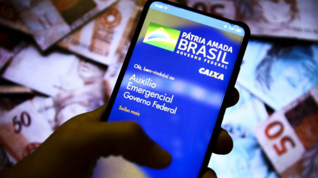 Auxílio Brasil: veja quem recebe o benefício nesta segunda-feira (26)
