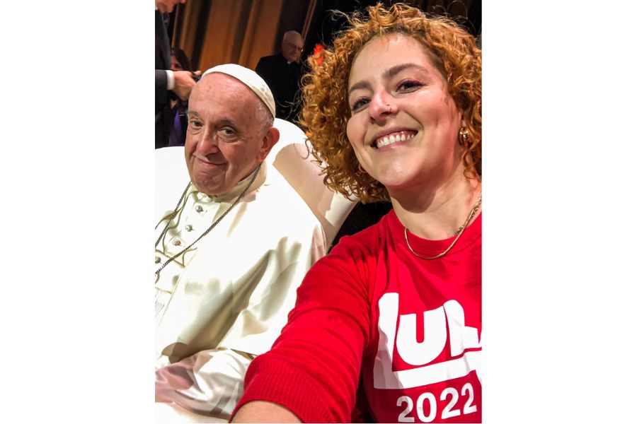 Papa chamou candidata ao placo após ela pedir uma foto e mostrar sua camisa