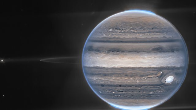 A oposição de Júpiter ocorre a cada 13 meses e faz com que o planeta pareça maior e mais brilhante do que em qualquer outra época do ano.
