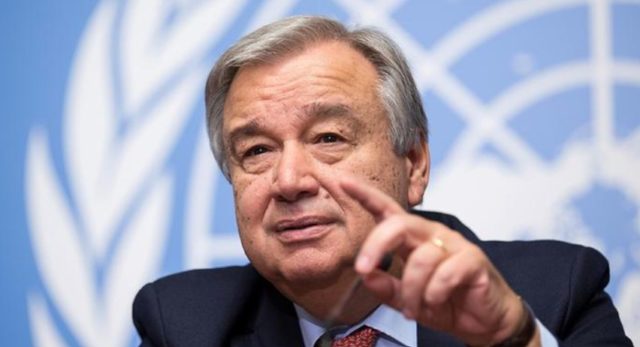 O chefe da ONU acusou os gigantes da energia de "festejar centenas de bilhões de dólares em lucros enquanto os orçamentos encolhem e nosso planeta queima".