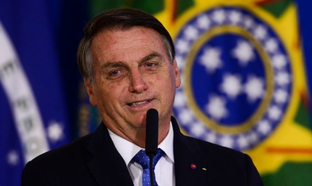 Ao ser indagado por Diego Iglesias, da emissora C5N, Bolsonaro se recusou a responder