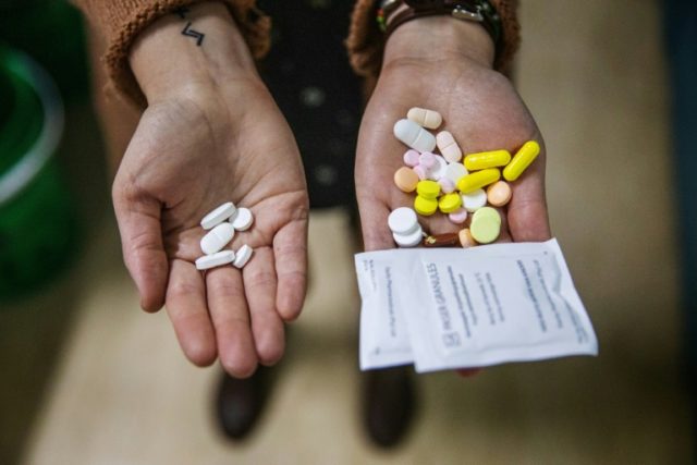 Atrasar ou ajustar medicamentos pode levar a implicações de saúde mais graves e aumentar o potencial de custos ainda mais altos