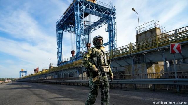 Ucrânia acusa Rússia de colocar minas em barragem