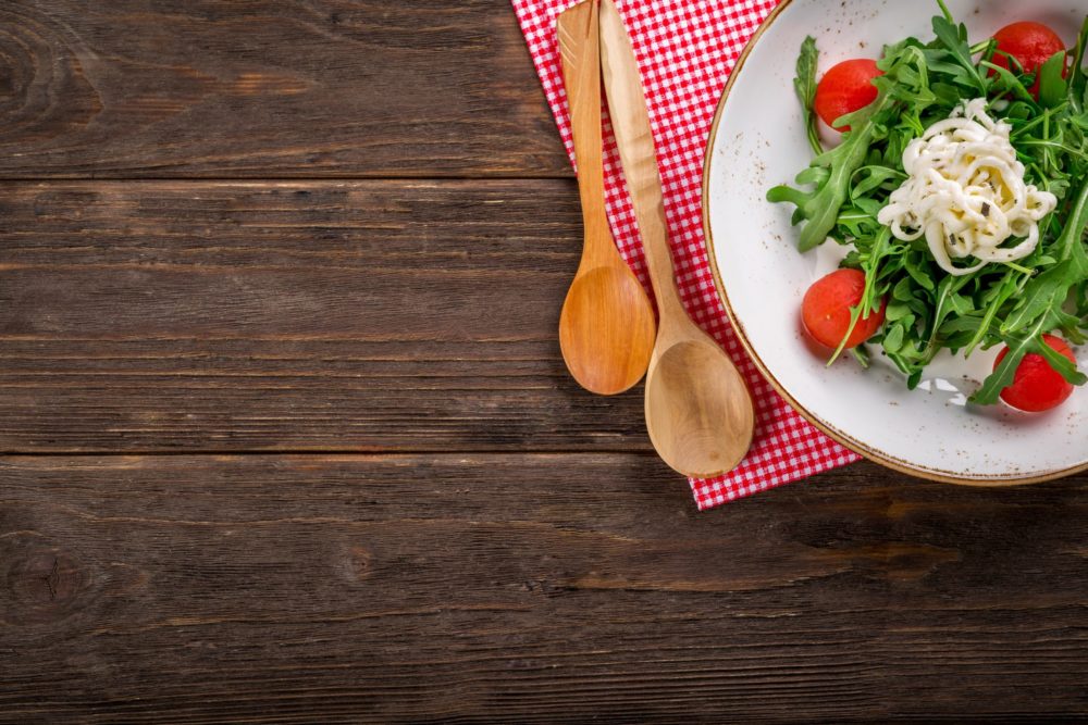 Estudo mostrou que pessoas que jantam mais cedo tem o metabolismo mais acelerado durante o dia