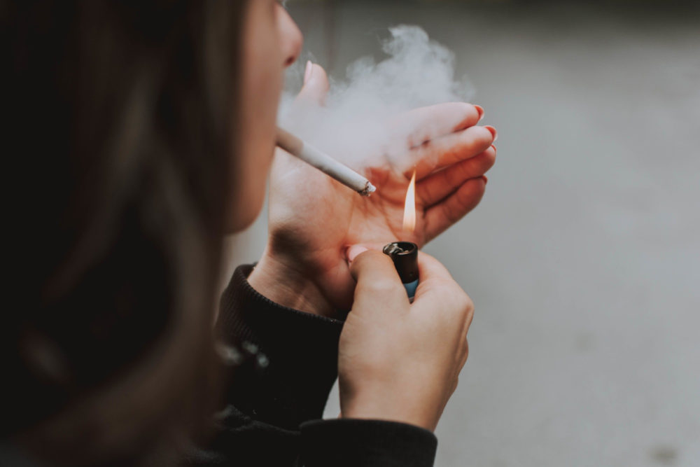 Segundo o estudo, quanto antes o indivíduo parar de fumar menor o risco de morte prematura