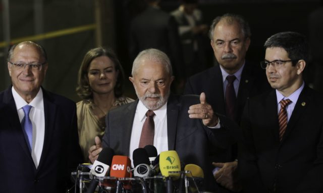 Lula sinalizou, durante a campanha, que fará uma revisão da reforma trabalhista