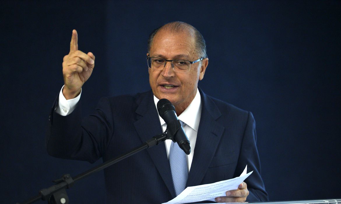 Alckmin afirmou que seu objetivo enquanto coordenador do governo de transição é oferecer, "de forma republicana e democrática", as informações para o novo mandato de Lula