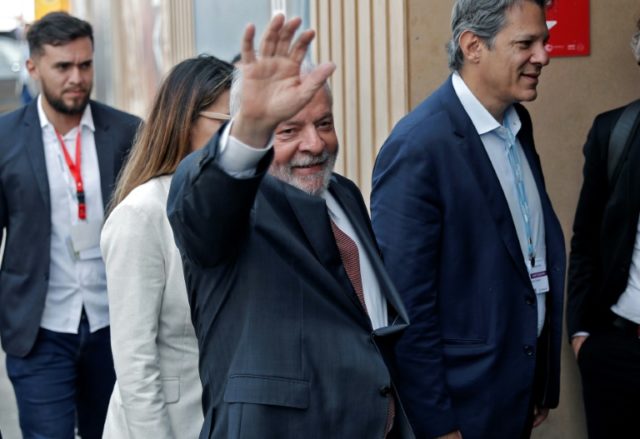 Presidente eleito do Brasil, Lula, recebido com aplausos na COP27