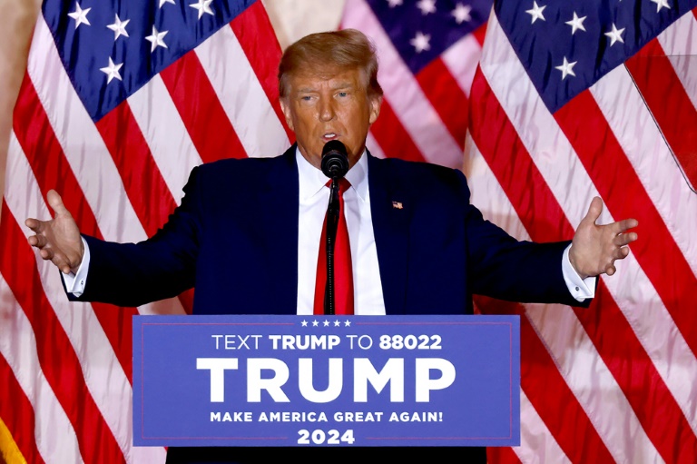 Donald Trump ao anunciar que será candidato à nomeação republicana na disputa pela Casa Branca, em 15 de novembro de 2022 - AFP
