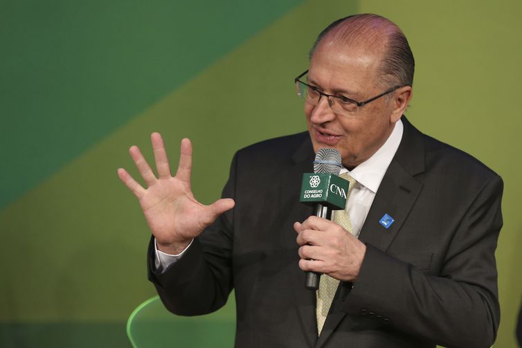 Alckmin destacou que espera concluir a indicação dos nomes de todos grupos na quarta-feira (16) em Brasília