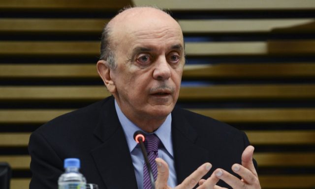 José Serra protocola PEC que substitui teto de gastos por limite de endividamento