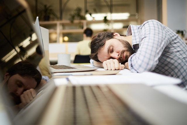 Quase 30% dos entrevistados tiveram problemas para adormecer ou permanecer dormindo e cerca de 27% ficaram com muito sono durante o dia