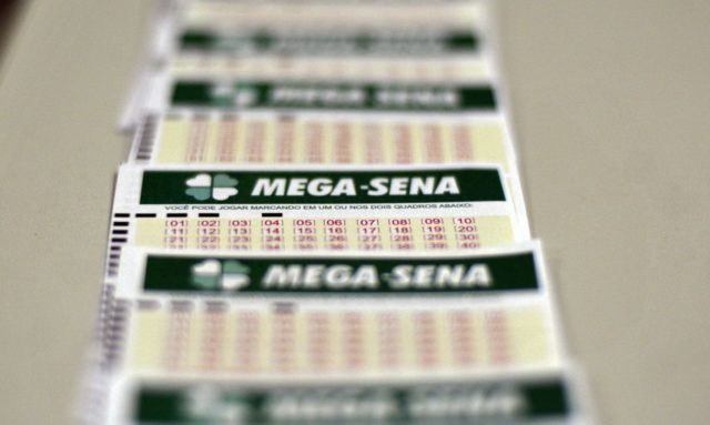 Ninguém acerta 6 dezenas e Mega-Sena acumula a R$ 50 milhões