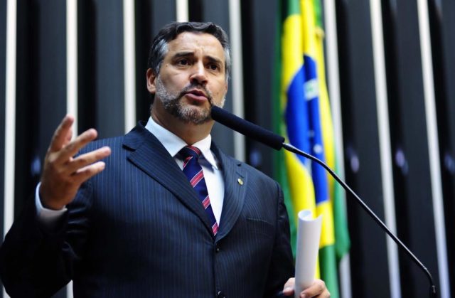 Ampliação da faixa do IR para R$ 5 mil vira "tema tabu" para equipe de Lula