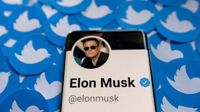 Funcionários deixam Twitter após ultimato de Musk e empresa fecha escritórios