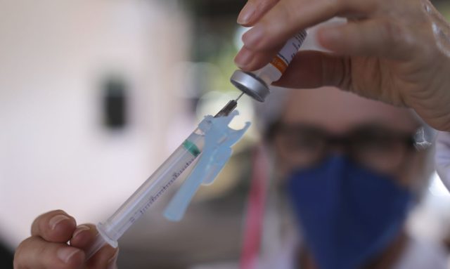 Saúde não comprou doses suficientes de vacina anticovid para 2023, diz transição