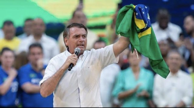 Bolsonaro não avisou nem sequer ao vice-presidente Hamilton Mourão da viagem