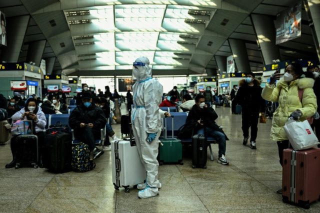 A China encerrou a quarentena obrigatória para viajantes, levando muitos a planejar viagens ao exterior - AFP