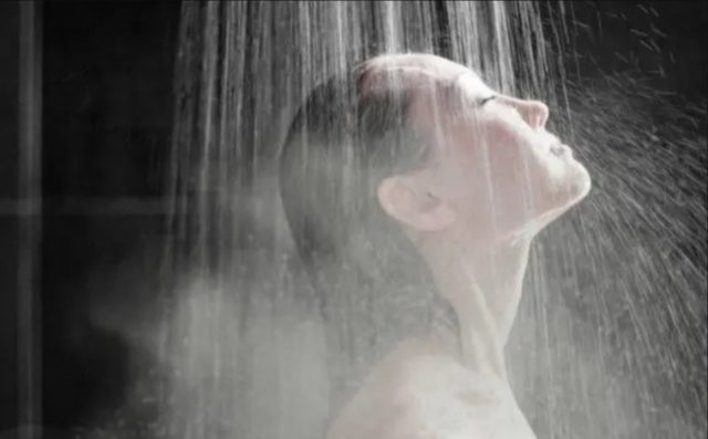 Segundo o estudo, os banhos quentes ajudaram a fortalecer e sincronizar seus ritmos circadianos, as flutuações diárias de comportamento e bioquímica