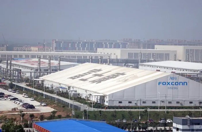 Zhengzhou é o local da “Cidade do iPhone”, um amplo campus da fabricante taiwanesa Foxconn, que normalmente abriga cerca de 200 mil trabalhadores