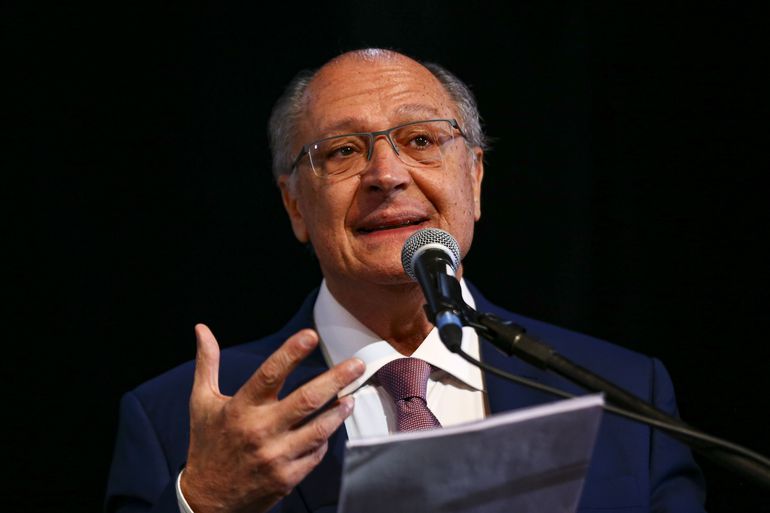 Geraldo Alckmin, foi escolhido como vice-presidente, além de comandar o Ministério da Indústria e Comércio
