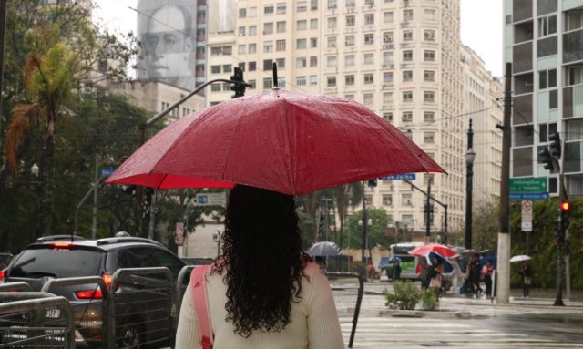São esperados acúmulos inferiores a 50 mm de chuva no leste de São Paulo, Rio de Janeiro e Triângulo Mineiro