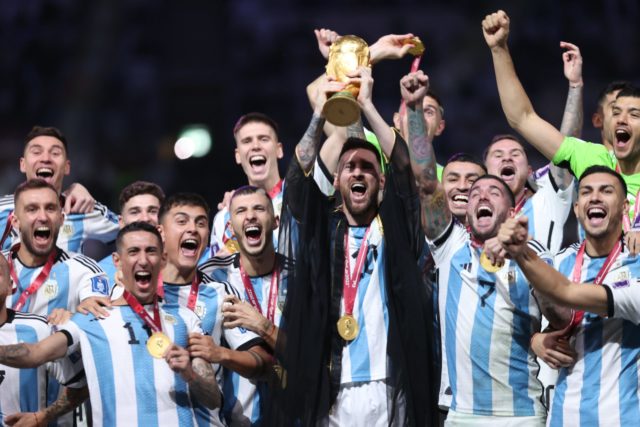 Messi recebe Bola de Ouro da Copa, Argentina leva maioria dos prêmios