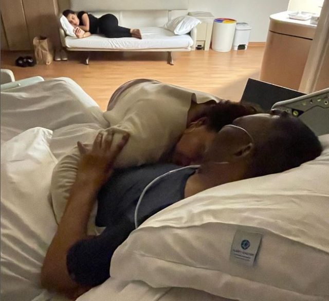 Filha de Pelé posta foto ao lado do pai: "seguimos na luta"