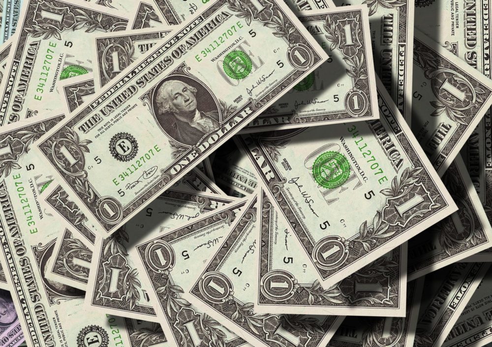 A moeda norte-americana à vista fechou em alta de 0,31%, a 5,2142 reais na venda