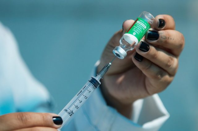 Vacina bivalente contra Covid começará a ser usada no País em fevereiro