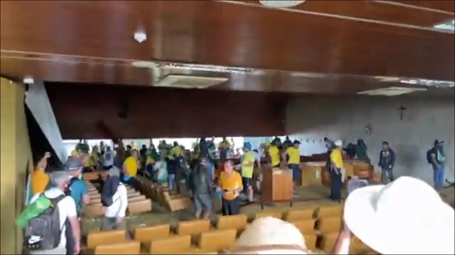 Plenário do STF ficou destruído após invasão de atos antidemocráticos