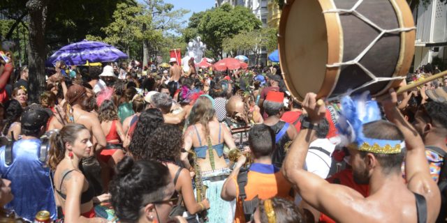 As festividades passarão pelo Centro e Zona Portuária na “Abertura do Carnaval Não Oficial”, em um desfile que marcará o retorno do Carnaval às ruas