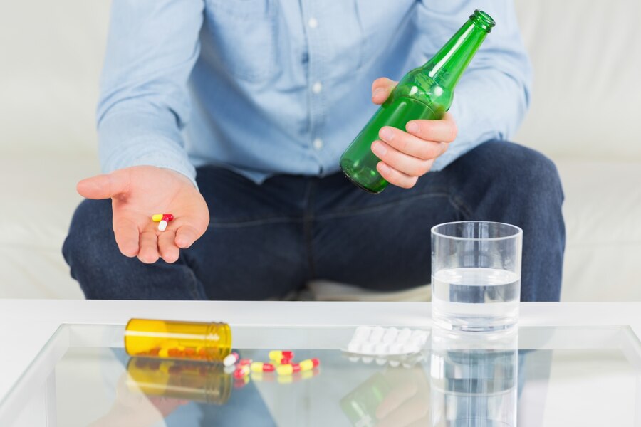 O ideal é não consumir nenhuma bebida alcoólica se a pessoa estiver tomado qualquer medicação
