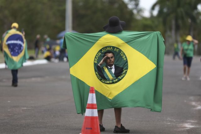 Golpistas pró-Bolsonaro fazem ato em frente ao Palácio da Alvorada
