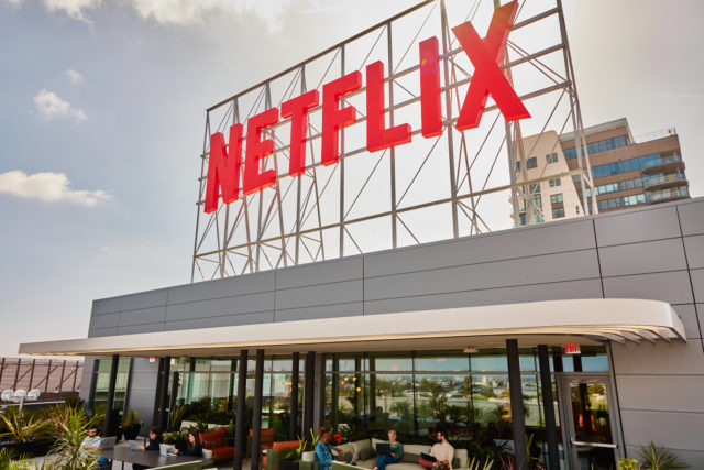Netflix anuncia cobrança adicional para quem divide senha - BlogTv