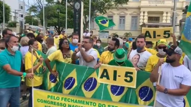 Fora do cargo, Bolsonaro perde o foro por prerrogativa de função e a imunidade penal temporária, que impedia uma eventual prisão.